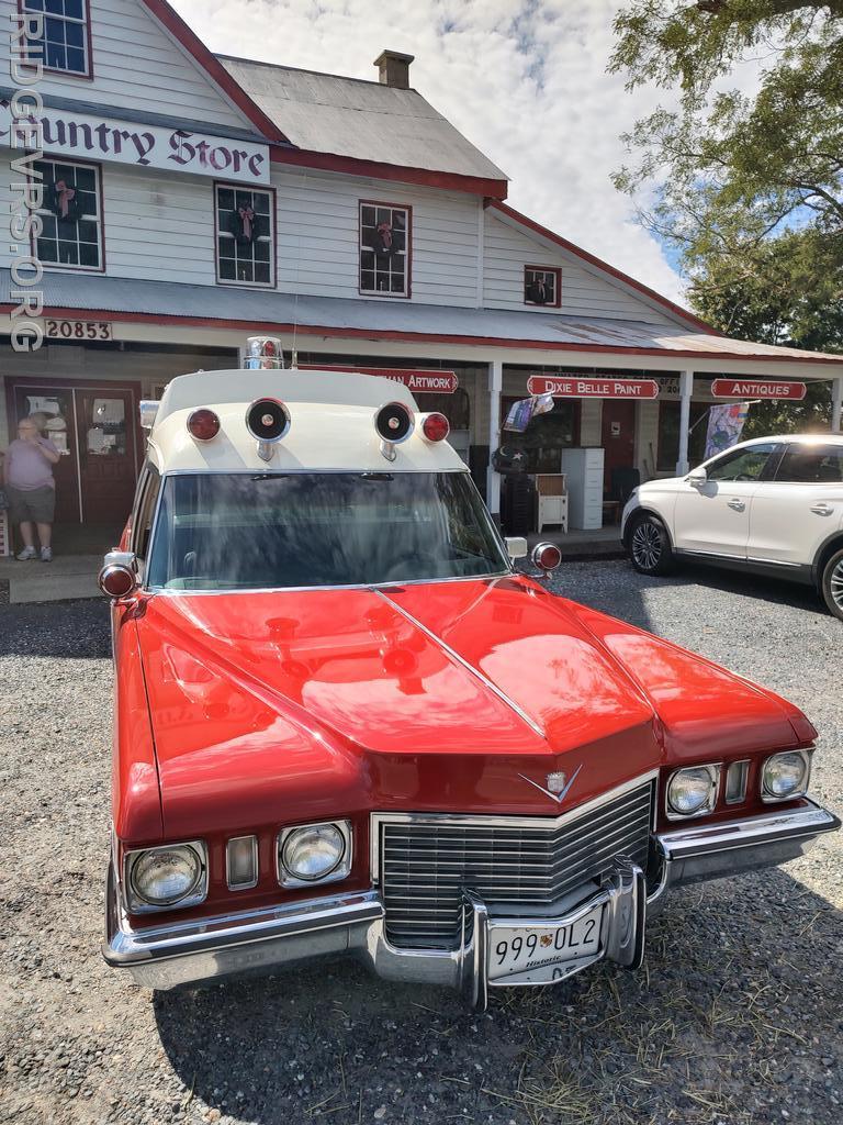 Retired Ambulance 48 at the Cecil's Country Store. #RVRS